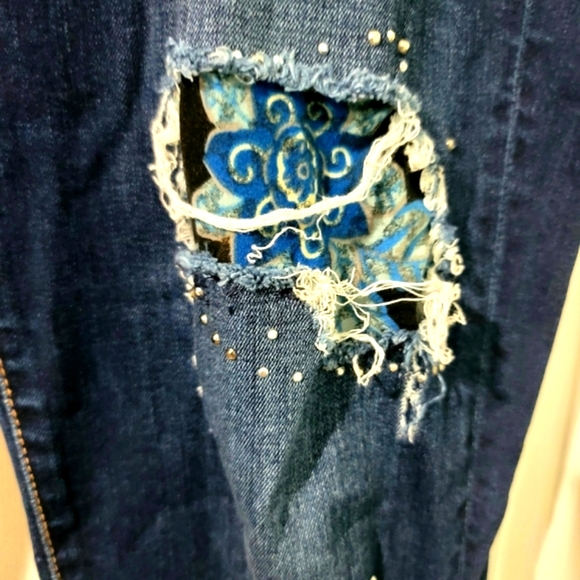 Bebe Women's Studded Distressed and Ripped Denim Jeans Size 28 - Picture 10 of 16